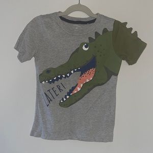 Simple joys made by Carter’s gray t-shirt (size: 5T)